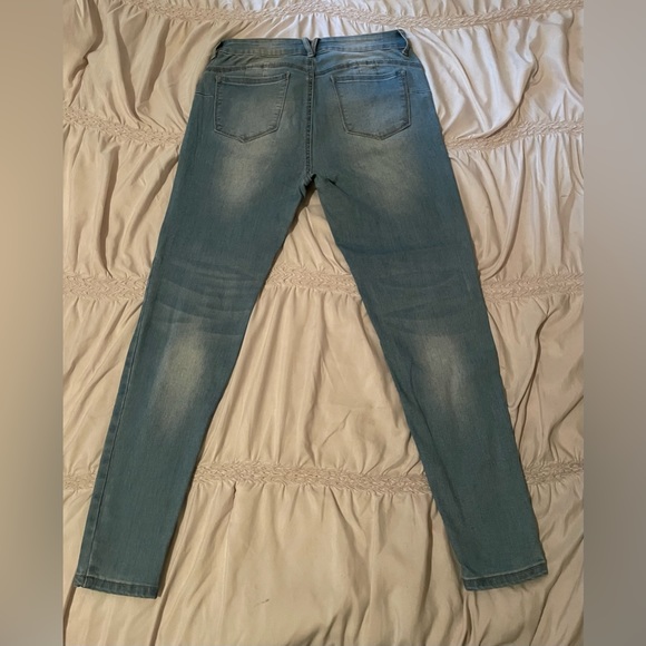 Mid Rise Booty Lifting Jeans - Picture 3 of 3